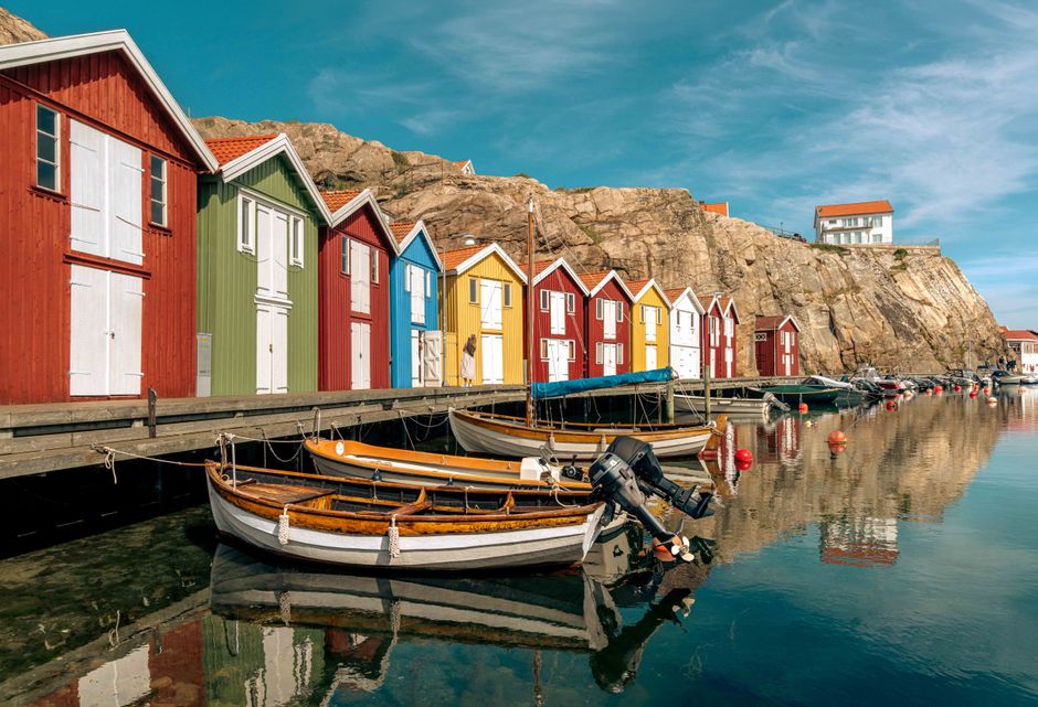Cabanes de pêcheurs colorées sur le port de Smögen