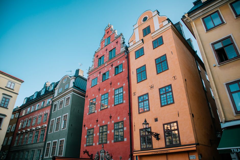 Façades colorées de la vieille ville de Gamla Stan à Stockholm