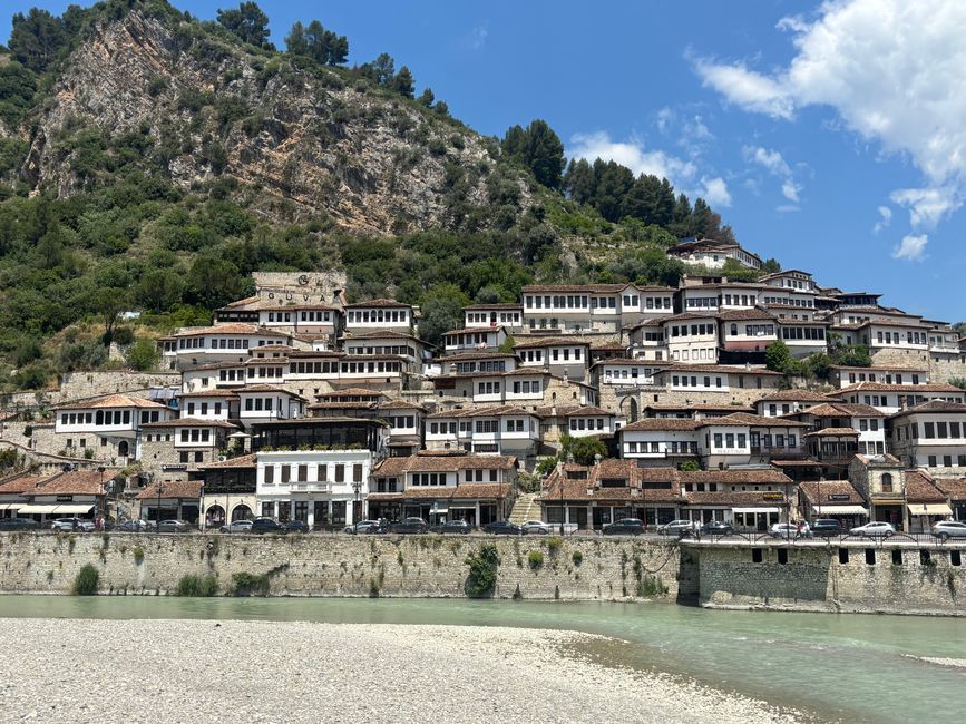 Maisons ottomanes de Berat étagées sur la colline