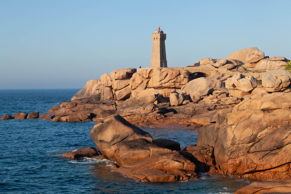 Phare de Men Ruz à Ploumanac'h sur la Côte de Granit Rose